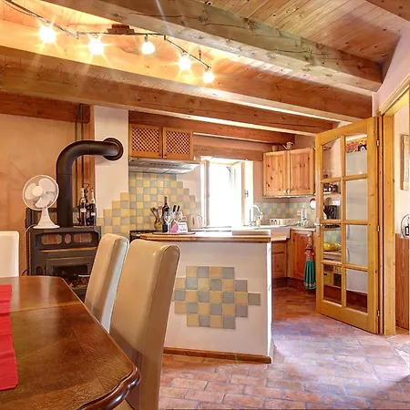 2 Bedroom Lovely In *