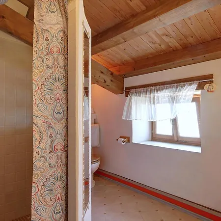 Сasa de vacaciones 2 Bedroom Lovely In *