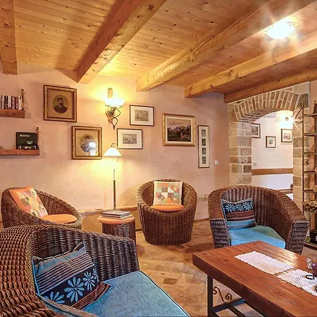 Dom wakacyjny 2 Bedroom Lovely In