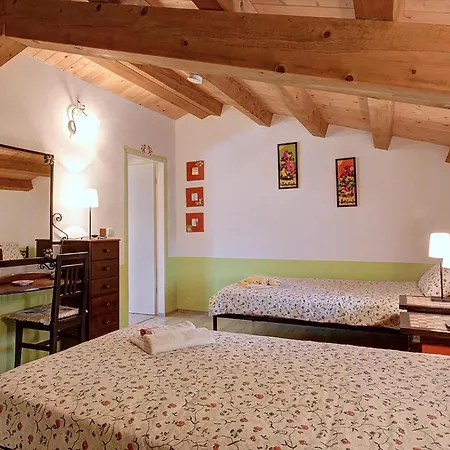 Сasa de vacaciones 2 Bedroom Lovely In Kanfanar