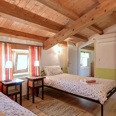 Dom wakacyjny 2 Bedroom Lovely In