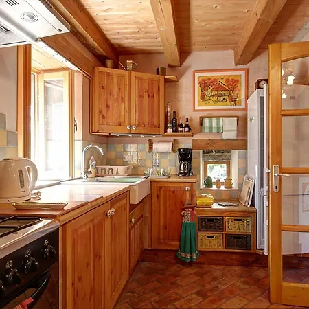 2 Bedroom Lovely In Сasa de vacaciones *