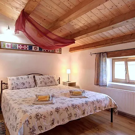 2 Bedroom Lovely In Сasa de vacaciones Kanfanar