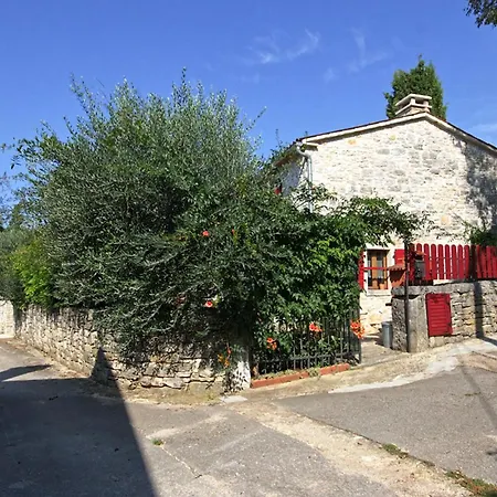 Dom wakacyjny 2 Bedroom Lovely In Kanfanar