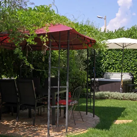 2 Bedroom Lovely In Сasa de vacaciones Kanfanar